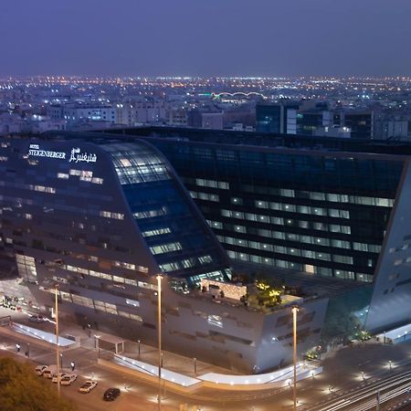 Steigenberger Residence Doha Exterior photo The hospital at night